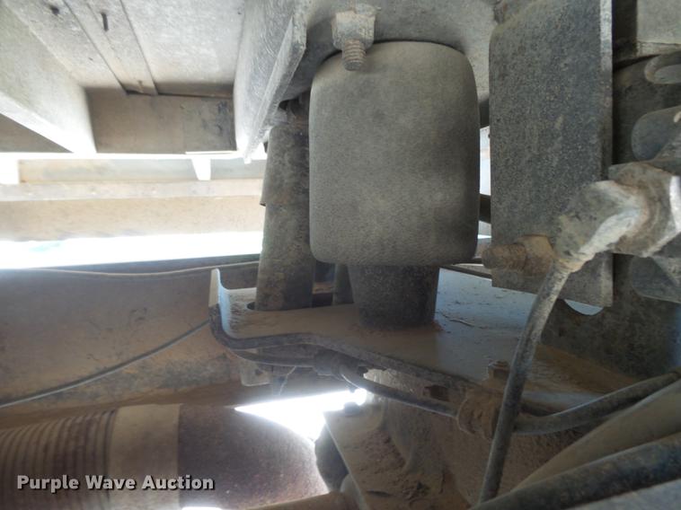 image for item DC3852 1997 International 9300 semi truck