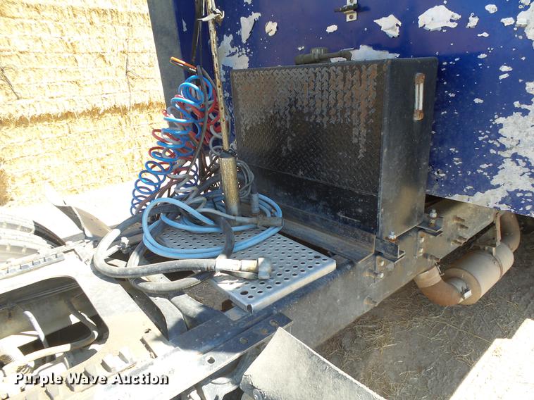 image for item DC3852 1997 International 9300 semi truck