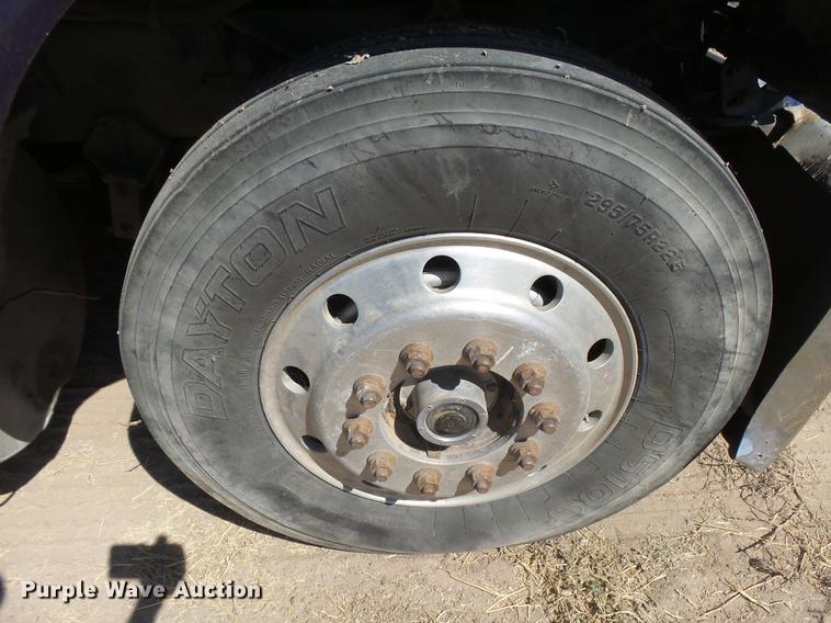 image for item DC3852 1997 International 9300 semi truck