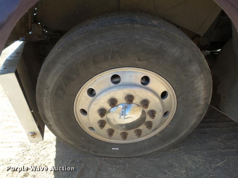 image for item DC3852 1997 International 9300 semi truck