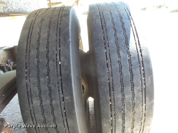 image for item DC3852 1997 International 9300 semi truck