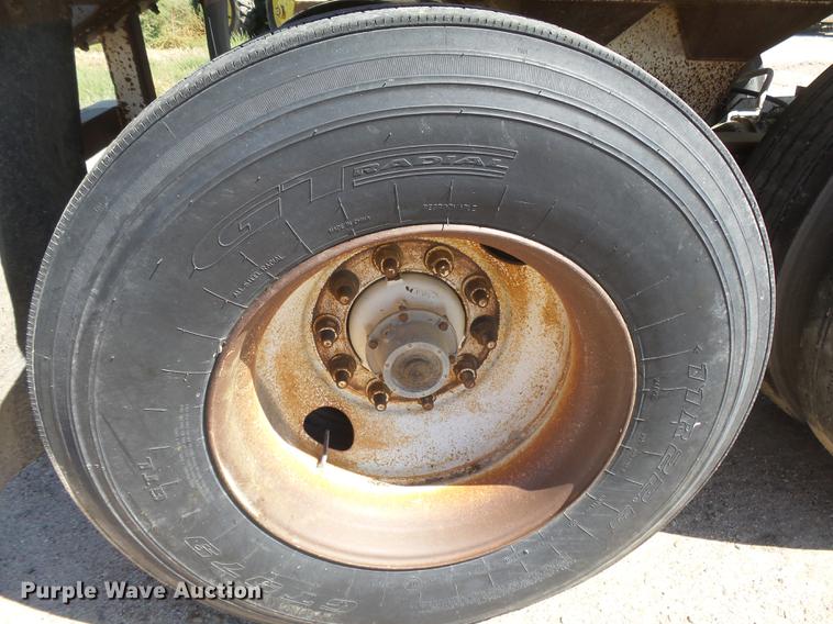 image for item DC3852 1997 International 9300 semi truck