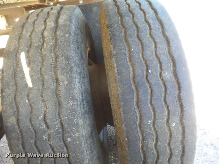 image for item DC3852 1997 International 9300 semi truck