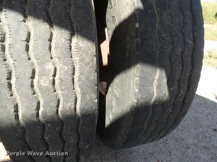 image for item DC3852 1997 International 9300 semi truck