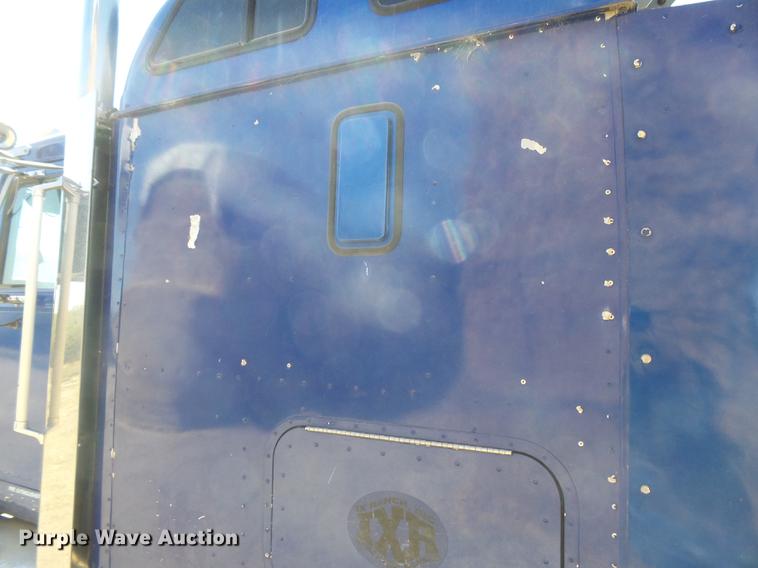 image for item DC3852 1997 International 9300 semi truck