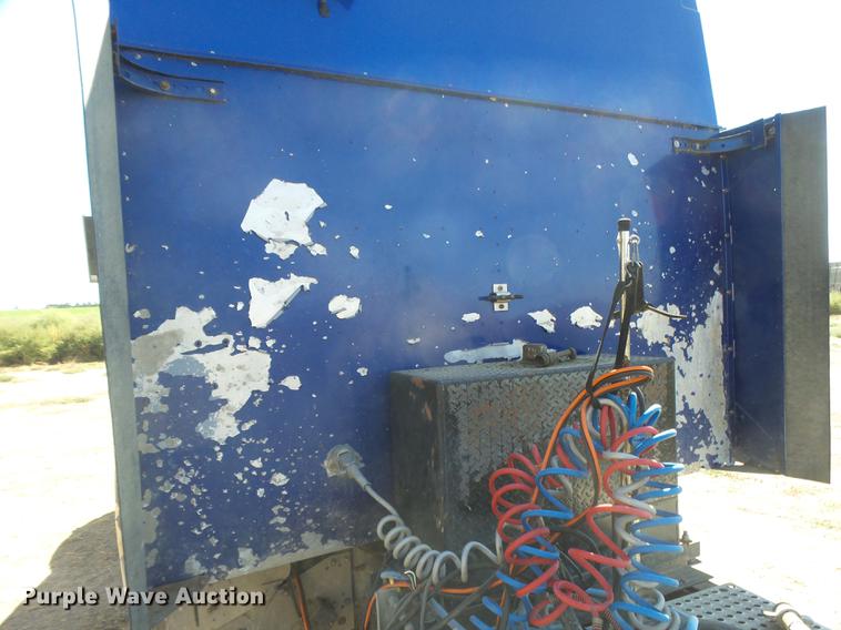 image for item DC3852 1997 International 9300 semi truck