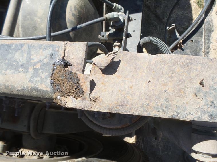 image for item DC3852 1997 International 9300 semi truck