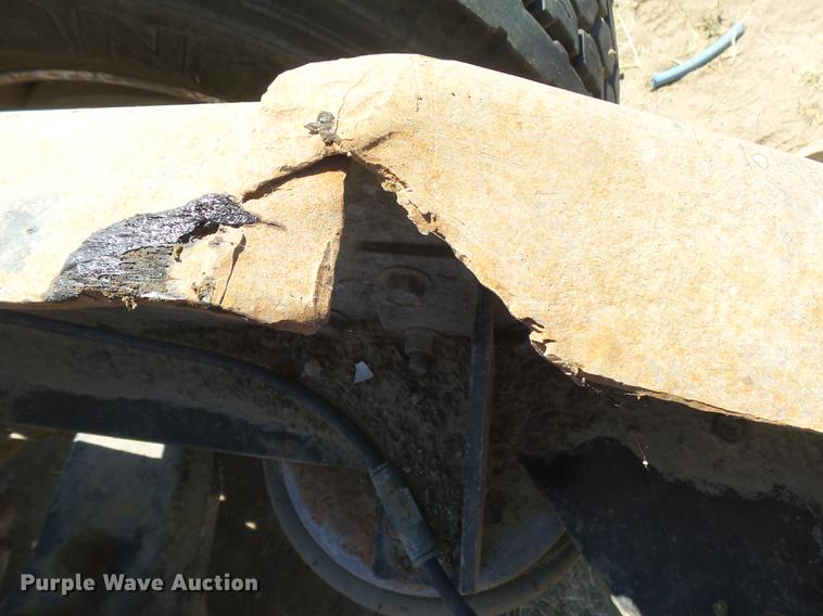 image for item DC3852 1997 International 9300 semi truck