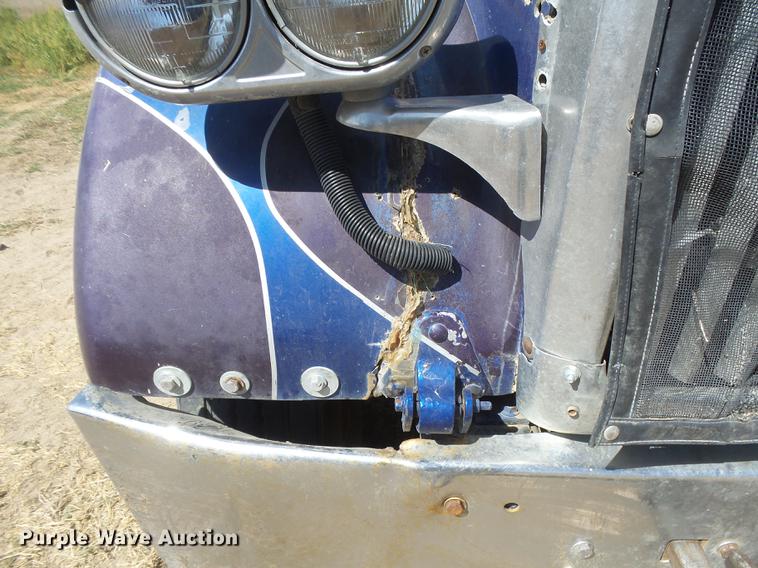 image for item DC3852 1997 International 9300 semi truck