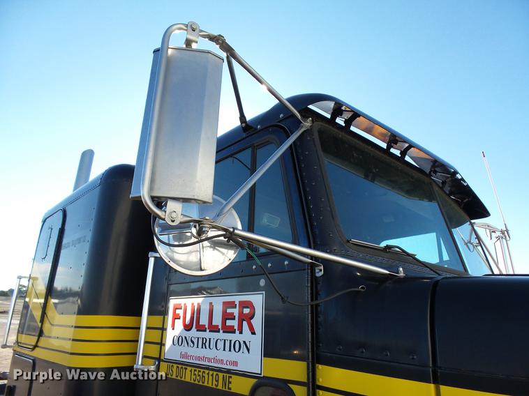 image for item DC6409 1996 Freightliner FLD120 semi truck