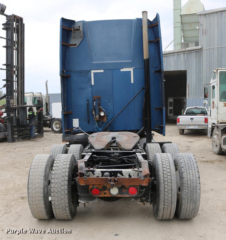 image for item DD0046 2000 Sterling AT9522 semi truck