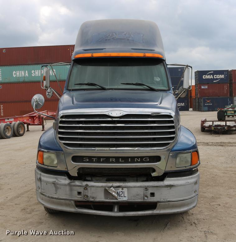 image for item DD0046 2000 Sterling AT9522 semi truck