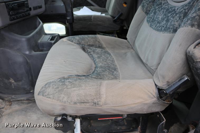 image for item DD0046 2000 Sterling AT9522 semi truck