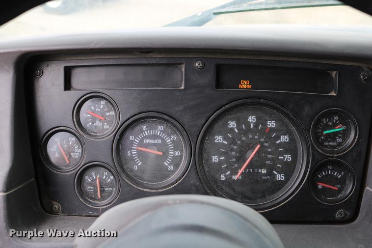 image for item DD0046 2000 Sterling AT9522 semi truck