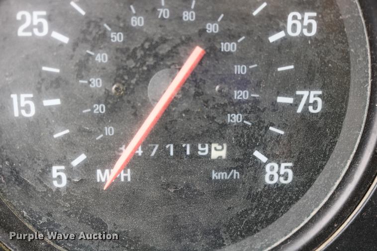 image for item DD0046 2000 Sterling AT9522 semi truck