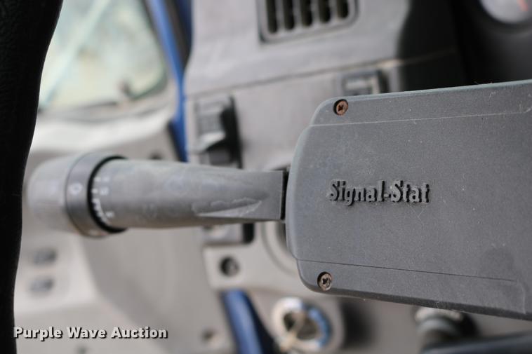 image for item DD0046 2000 Sterling AT9522 semi truck