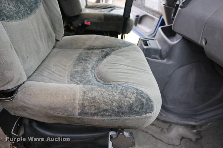 image for item DD0046 2000 Sterling AT9522 semi truck