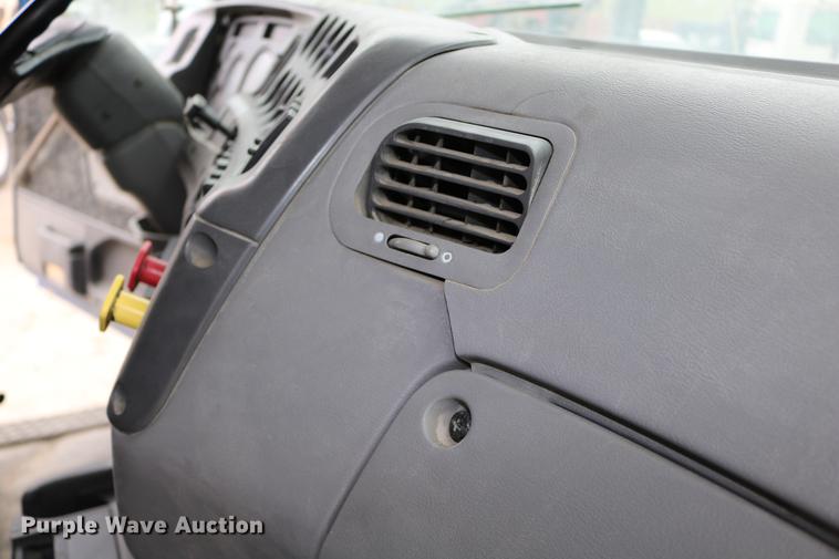 image for item DD0046 2000 Sterling AT9522 semi truck