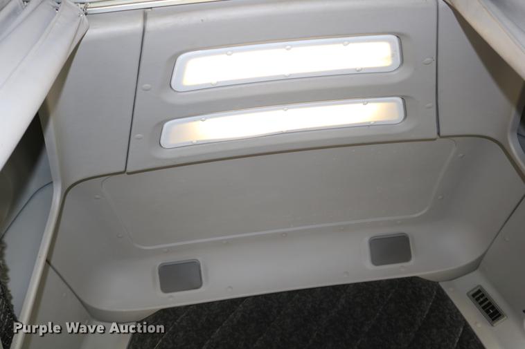 image for item DD0046 2000 Sterling AT9522 semi truck