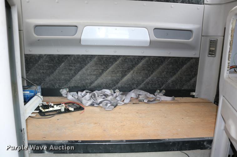 image for item DD0046 2000 Sterling AT9522 semi truck