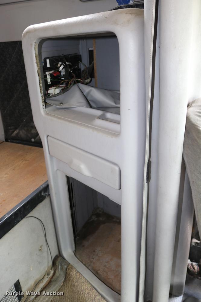 image for item DD0046 2000 Sterling AT9522 semi truck