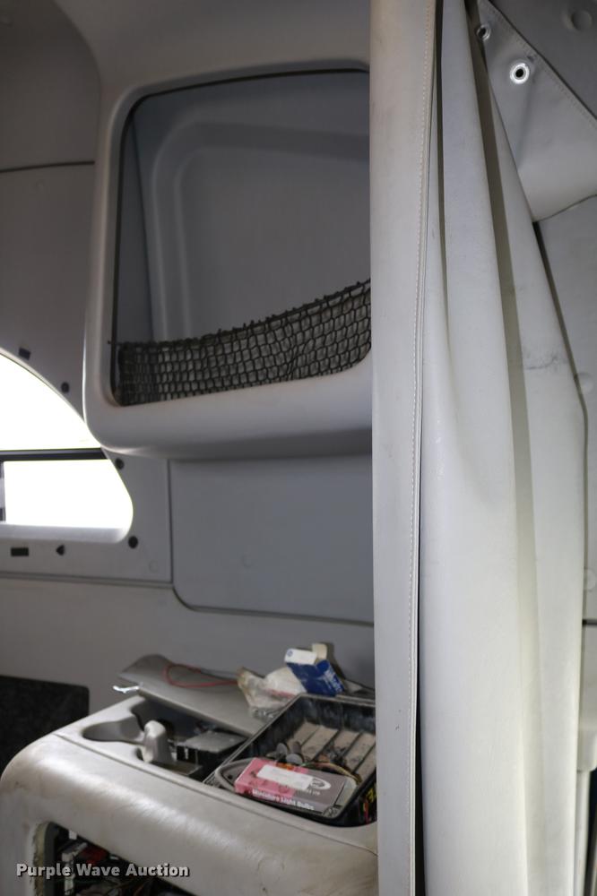 image for item DD0046 2000 Sterling AT9522 semi truck