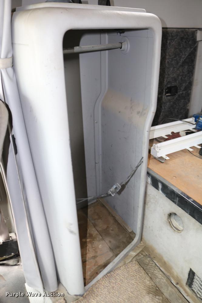 image for item DD0046 2000 Sterling AT9522 semi truck