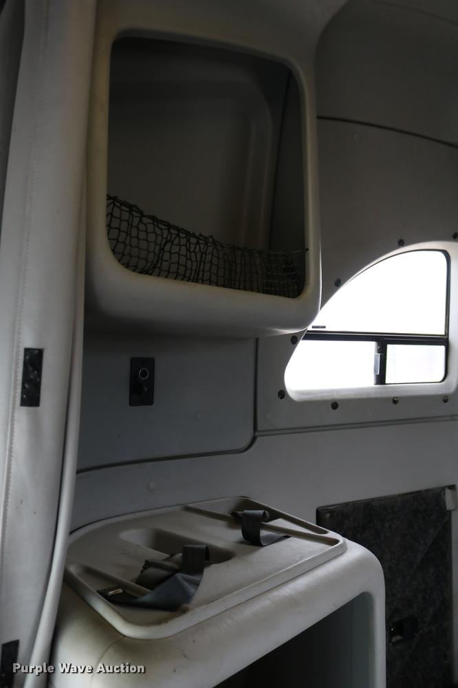 image for item DD0046 2000 Sterling AT9522 semi truck