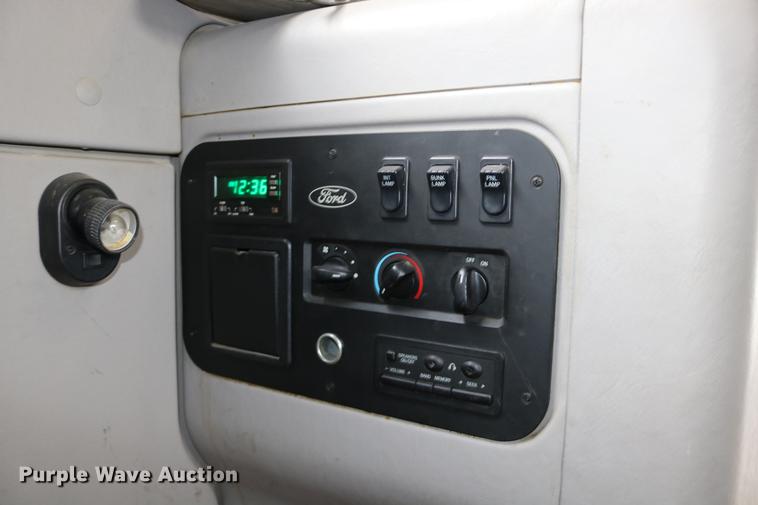 image for item DD0046 2000 Sterling AT9522 semi truck