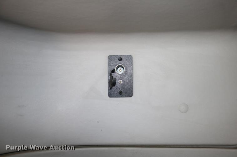 image for item DD0046 2000 Sterling AT9522 semi truck