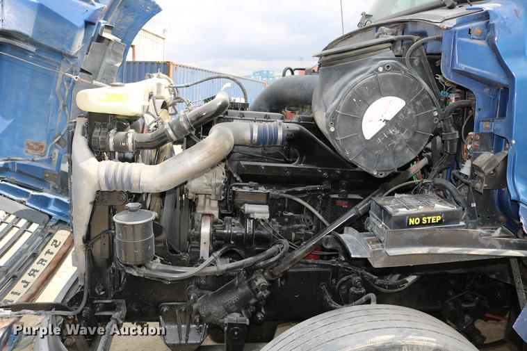 image for item DD0046 2000 Sterling AT9522 semi truck