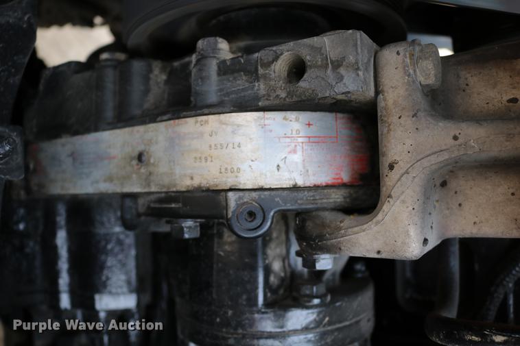 image for item DD0046 2000 Sterling AT9522 semi truck