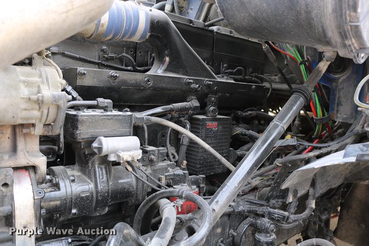 image for item DD0046 2000 Sterling AT9522 semi truck