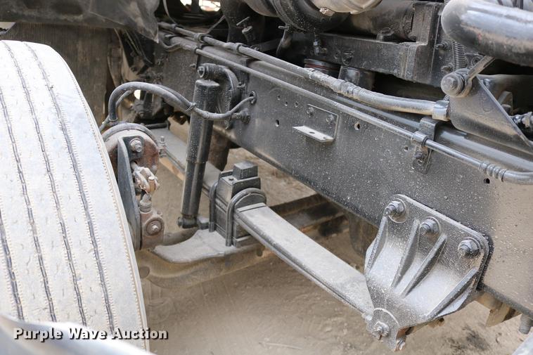 image for item DD0046 2000 Sterling AT9522 semi truck