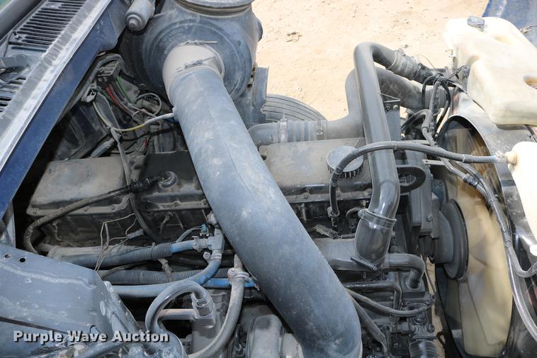 image for item DD0046 2000 Sterling AT9522 semi truck