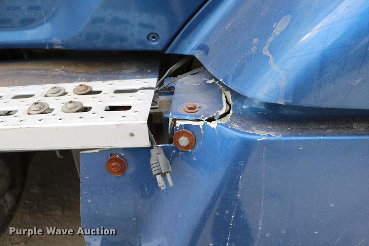 image for item DD0046 2000 Sterling AT9522 semi truck