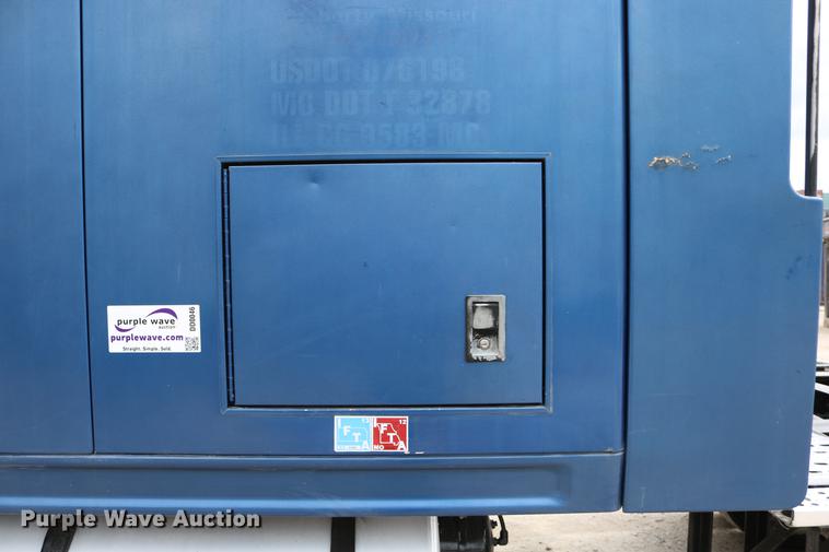 image for item DD0046 2000 Sterling AT9522 semi truck