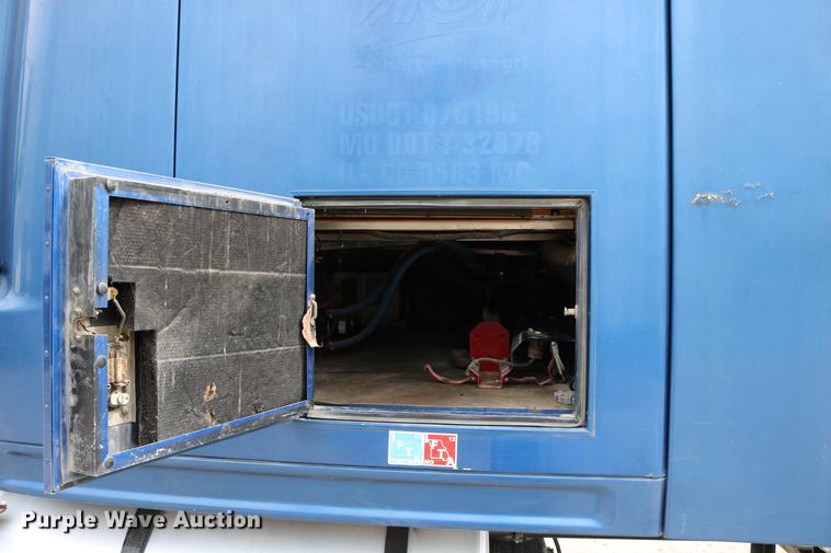 image for item DD0046 2000 Sterling AT9522 semi truck