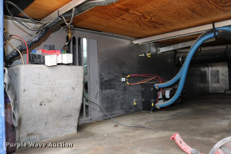 image for item DD0046 2000 Sterling AT9522 semi truck