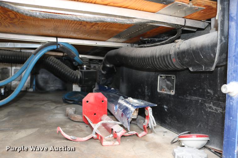 image for item DD0046 2000 Sterling AT9522 semi truck