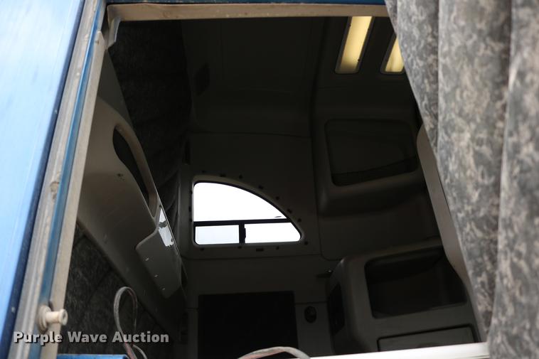 image for item DD0046 2000 Sterling AT9522 semi truck