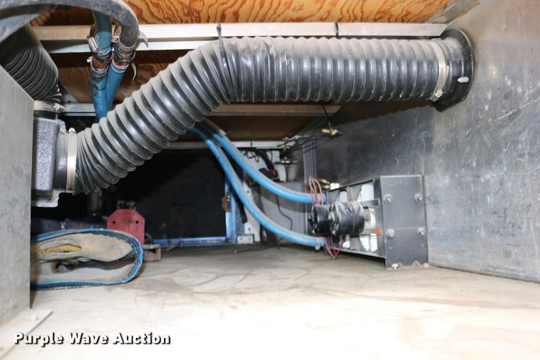 image for item DD0046 2000 Sterling AT9522 semi truck