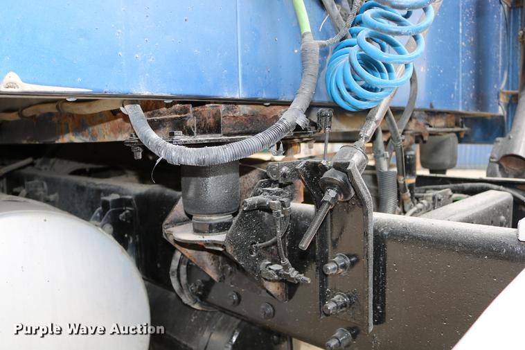 image for item DD0046 2000 Sterling AT9522 semi truck