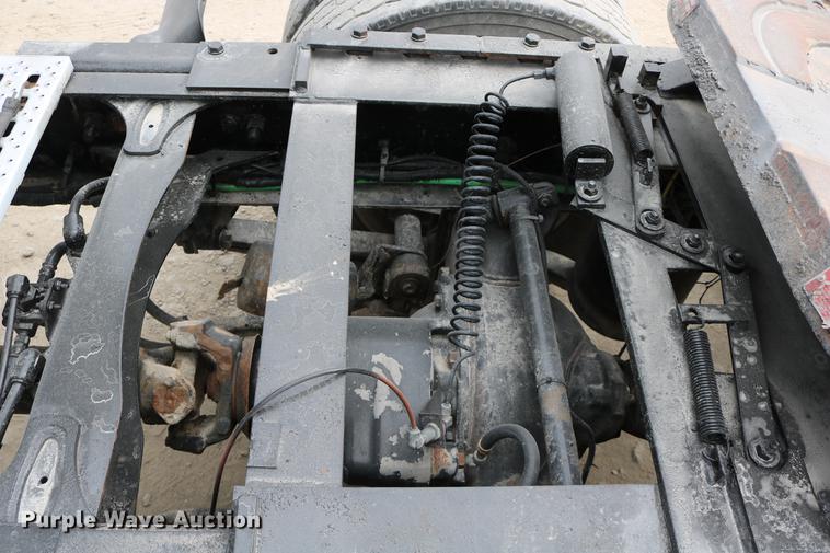 image for item DD0046 2000 Sterling AT9522 semi truck