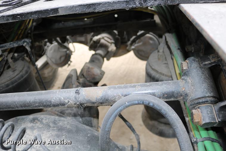 image for item DD0046 2000 Sterling AT9522 semi truck