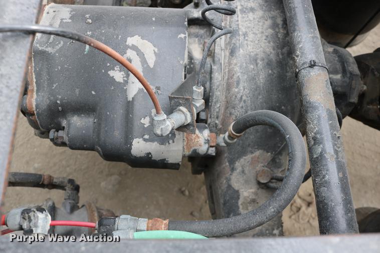 image for item DD0046 2000 Sterling AT9522 semi truck