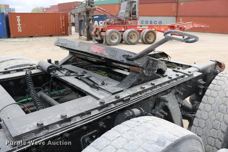 image for item DD0046 2000 Sterling AT9522 semi truck