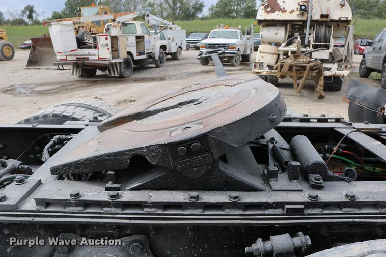 image for item DD0046 2000 Sterling AT9522 semi truck