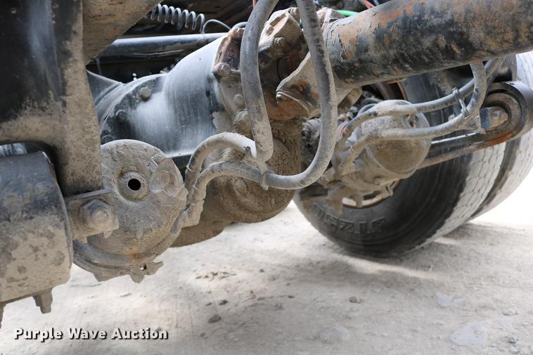 image for item DD0046 2000 Sterling AT9522 semi truck