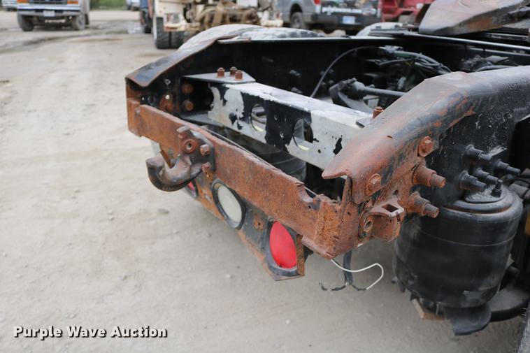 image for item DD0046 2000 Sterling AT9522 semi truck